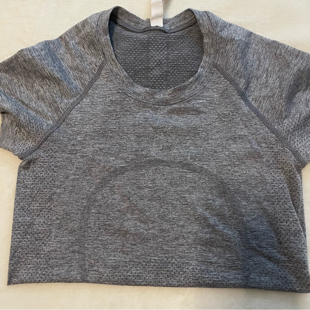 Lululemon swiftly short sleeve size : 4